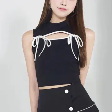 다리치 오픈 리본 슬리브리스 컷 상의 블랙