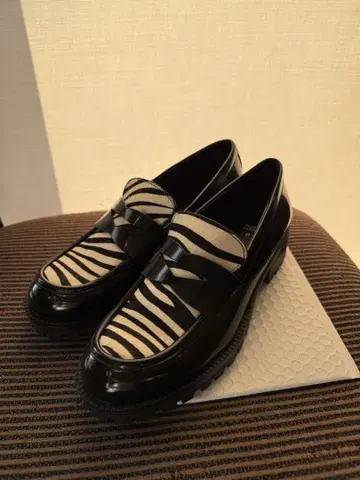 ZARA 자라 로퍼 제브라 패턴