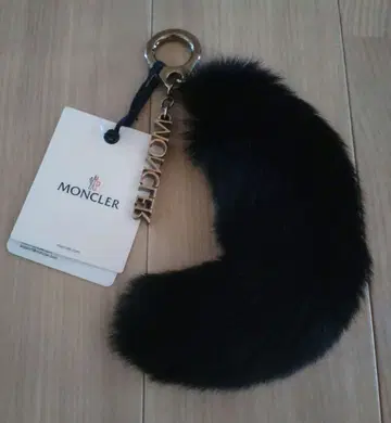 [ 미사용 새상품 ] MONCLER 퍼 블랙 참 키링