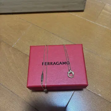 FERRAGAMO 골드 목걸이