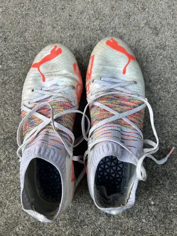 Puma Future 화이트/오렌지 스파이크 MIX