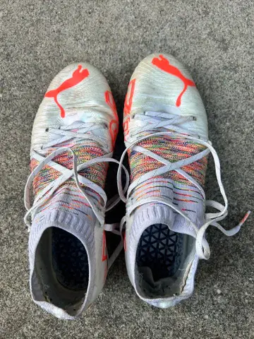 Puma Future 화이트/오렌지 스파이크 MIX