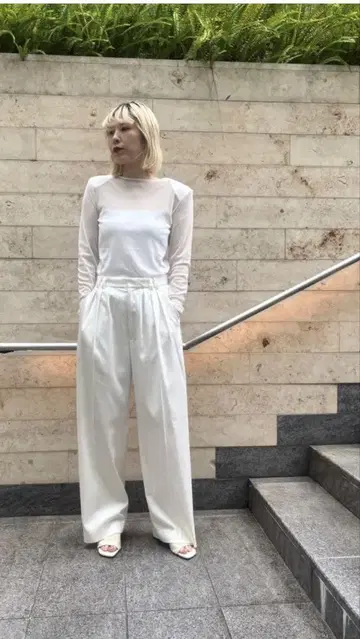 6 (로쿠) 화이트 와이드 팬츠 M