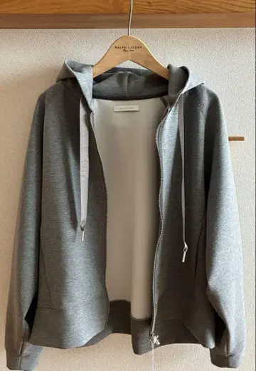 새상품 시뇽 후드티