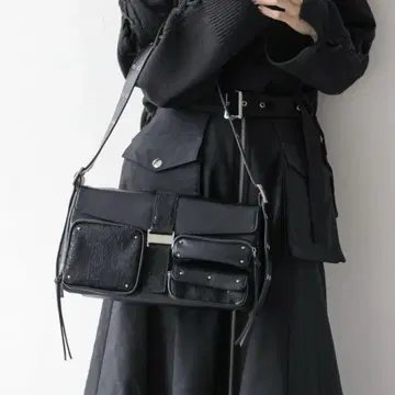 이소자이 포켓 숄더백 HARE