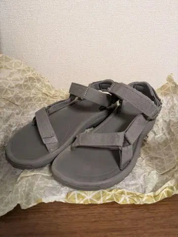 Teva 그레이 스포츠 샌들