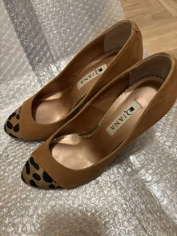DIANA 브라운 레오파드 무늬 하이힐