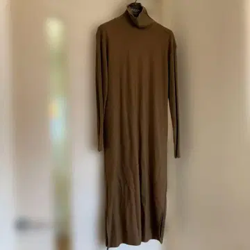 브라운 터틀넥 롱 원피스