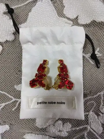 새상품급 petite robe noire 쁘띠 로브 노아르 크리스탈 귀찌