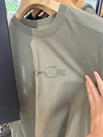 고질라 + 라코스테 모스라 유충 T셔츠 size 4