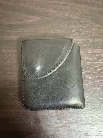 Hender Scheme 블랙 가죽 접이식 지갑