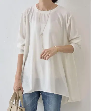 BEARDSLEY 후면 드레이프 T 블라우스 아이보리