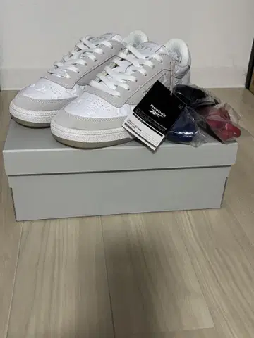 Reebok Atmos x LYFT 스니커즈 리프트