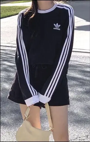 adidas 블랙 긴팔 티셔츠