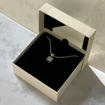 스와로브스키 스퀘어(정사각형) 크리스탈 목걸이 (각인 있음)