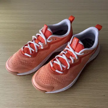 [ KEEN / 킨 ] VERSACORE SPEED 여성용 스니커즈