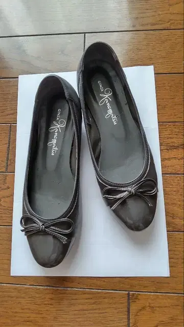 긴자 카네마츠 플랫 슈즈 리본 23cm 그레이 천연 가죽