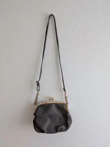 그레이 가마구치 숄더백