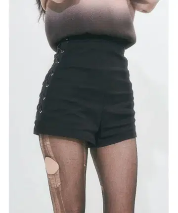 하이웨스트 레이스업 숏팬츠 다리치