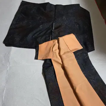 전통적인 블랙과 오렌지 기모노 순수 실크 오시마 명주