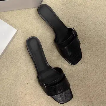 블랙 스트랩 샌들