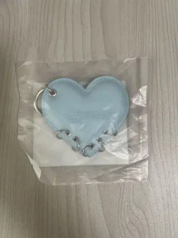 ILLIT 굿즈 HEART KEYRING