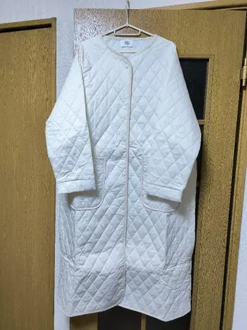 HUG U 화이트 퀼팅 자켓