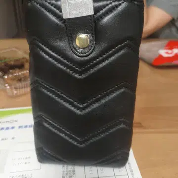 블랙 지그재그 스티치 파우치 양가죽