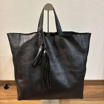 유나이티드 애로우즈 블랙 가죽 토트백 태슬 포함 천연 가죽 A4