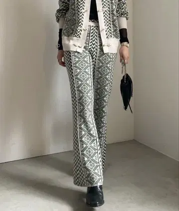 UND HERRINGBONE JACQUARD KNIT PANTS