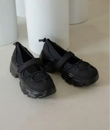 블랙 스니커즈 벨크로 테이프 포함