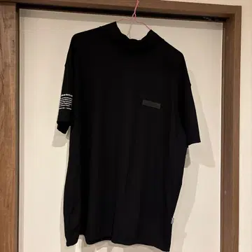 RUFFLOG 하이넥 블랙 셔츠