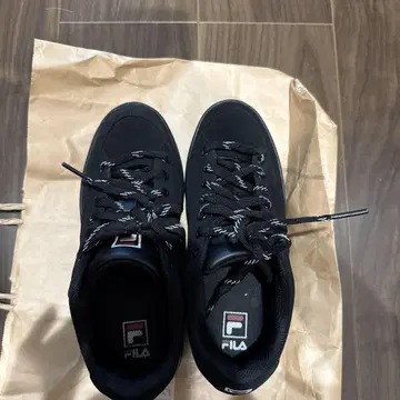 FILA 블랙 스니커즈 통굽