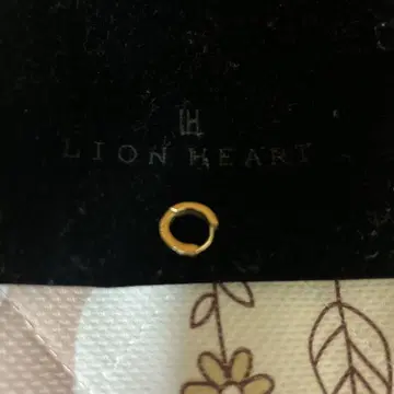 LION HEART 골드 한쪽 귀걸이