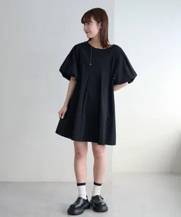 discoat umm. 소매 벌룬 미니 원피스 블랙