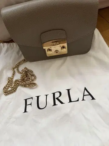 FURLA 메트로폴리스