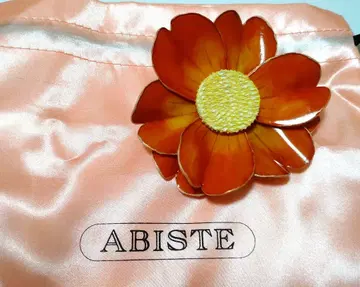 ABISTE 아비스테 꽃 모티브 브로치