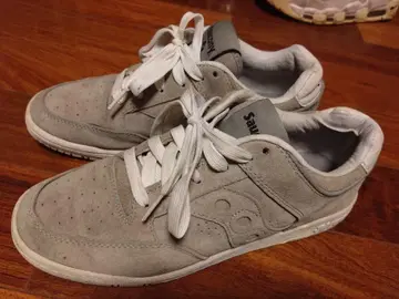 Saucony 그레이 스웨이드 스니커즈