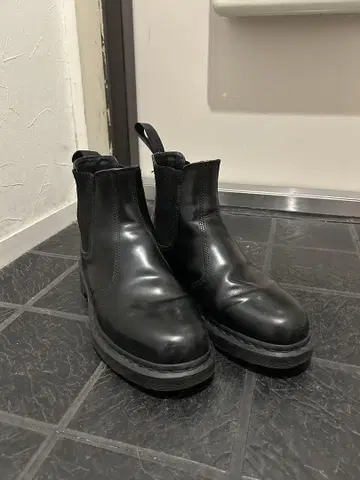 Dr.Martens 사이드 고어 부츠 스티치 블랙