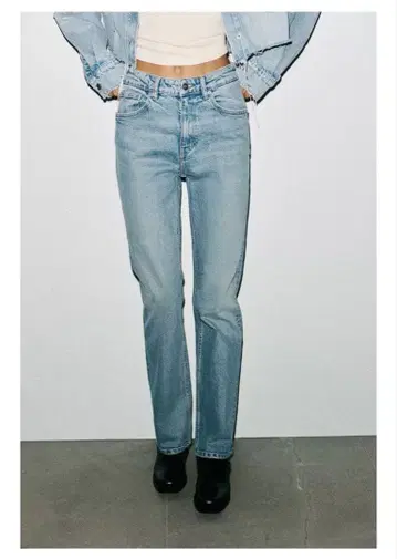 [ 택 포함 새상품 ] TRF 스트레이트 하이웨스트 청바지 라이트 블루