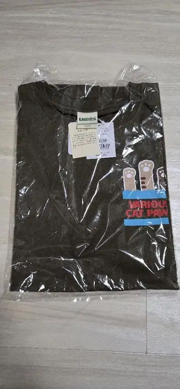 LAUNDRY 미개봉 새상품 캣 디자인 T셔츠 올리브색