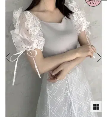 dazzlin 숄더 볼륨 프릴 컷 풀오버
