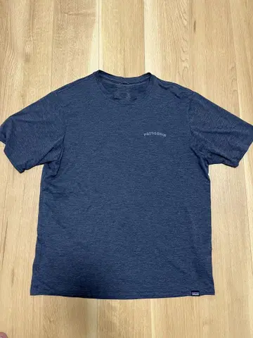 Patagonia M 사이즈 네이비 T셔츠