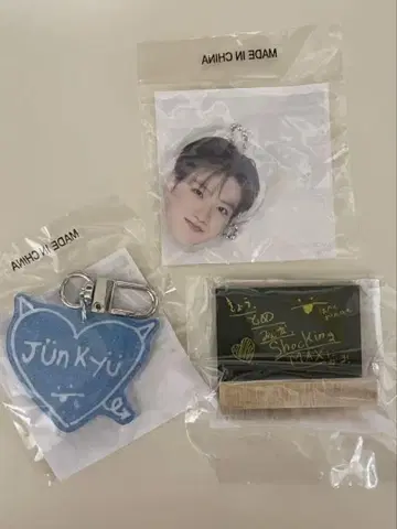 treasure 캡슐 토이 얼굴 아크릴 키링 준규 세트