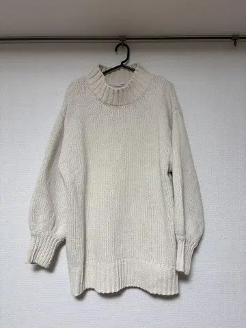 GYDA 아이보리 하이넥 니트