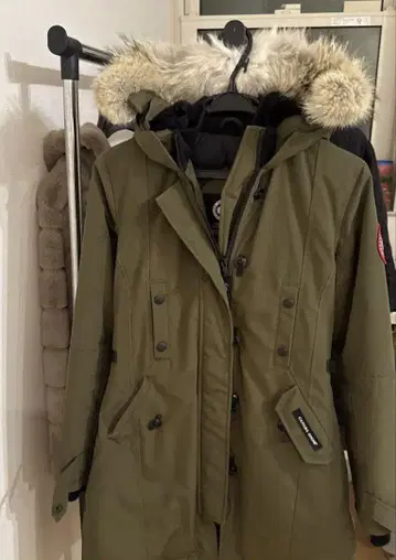 정품 Canada Goose 올리브 롱 자켓 S 사이즈