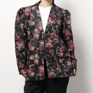 [ 쥬에티 ] 블랙 네이비 꽃무늬 절개 새상품 테일러드 자켓