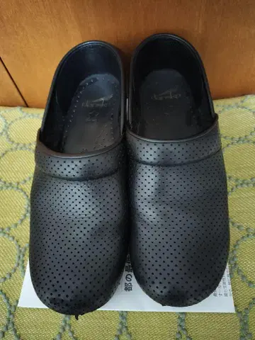 최종 가격 단스코 크로그 펀칭 가죽 블랙 39