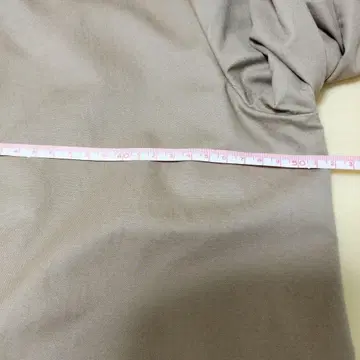베이지 카키 버튼 달린 롱 코트