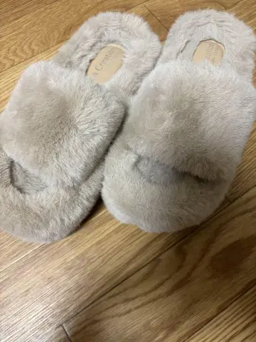 시마무라 퍼 소재 베이지 샌들